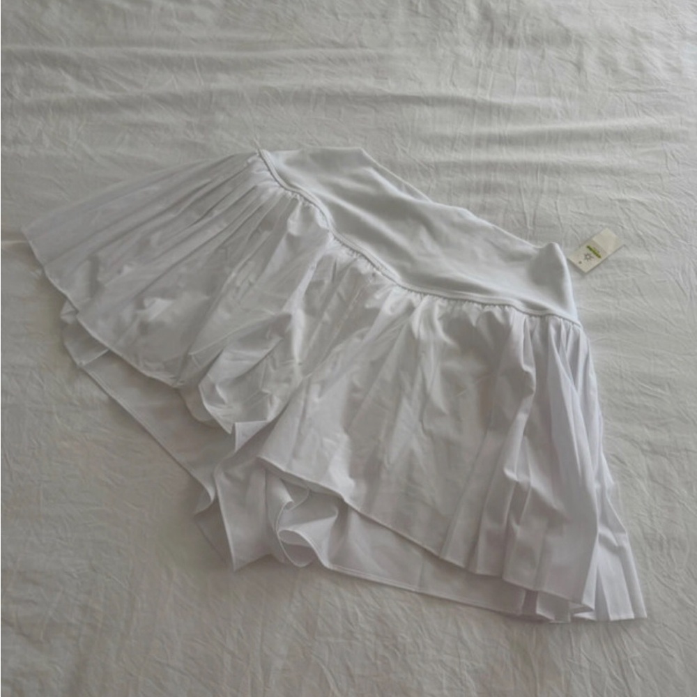 NWT Offline by Aerie White Pleated Flowy Short